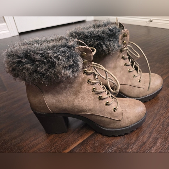 JustFab Shoes - Just Fab Womens Lace Up Fur Topped Ankle Boots Size 8